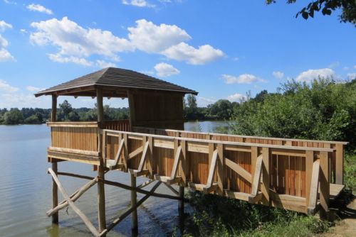Nová ptačí pozorovatelna u rybníka Kotvice v CHKO Poodří